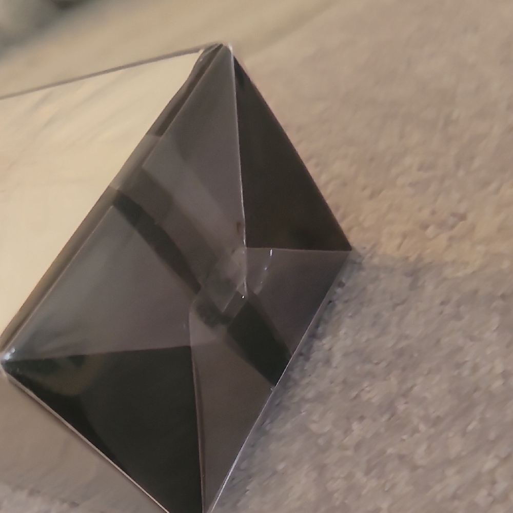 Yves Saint Laurent Libre in Black, White, and Gold - Picture 4 of 5